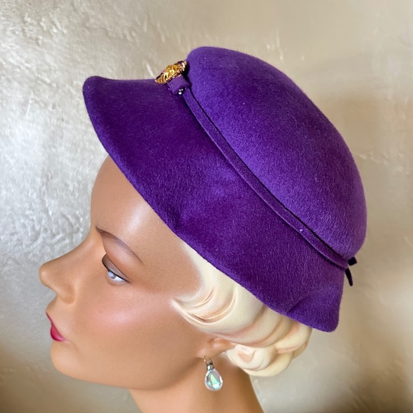 OPULENT 1950s\' PURPLE HAT WITH SCALOPPED BRIM + LONG CURLED FEATHERS main image 7